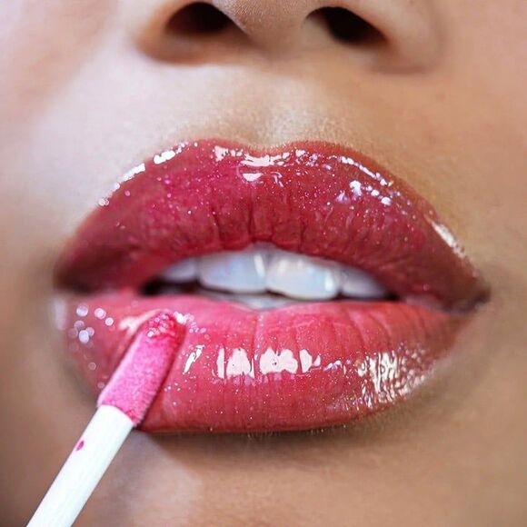 TRULY Beauty: Cherry Baby Luxury Peptide Lip Oil - Picture 5 of 12